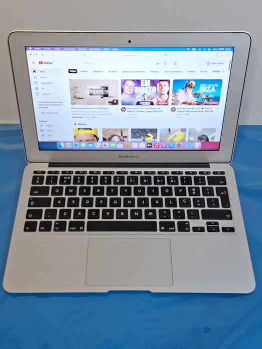 MacBook Air Ecrã Retina, Processador Intel Core i5 de núcleo duplo a 1,6 GHz | Disco SSD PCie de Alta Velocidade | MacOS Big Sur | Impecável