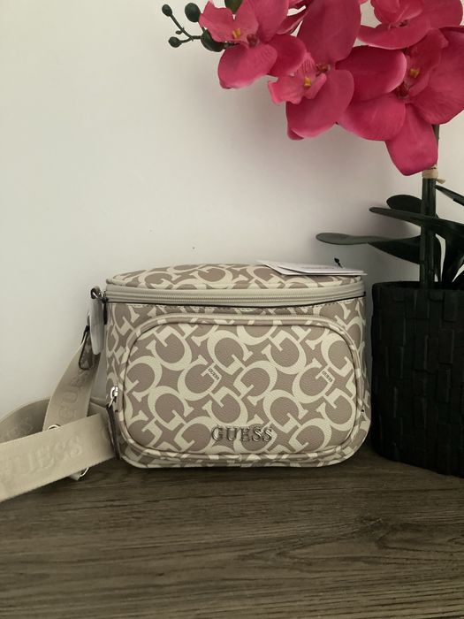 Nowa nerka crossbody Guess