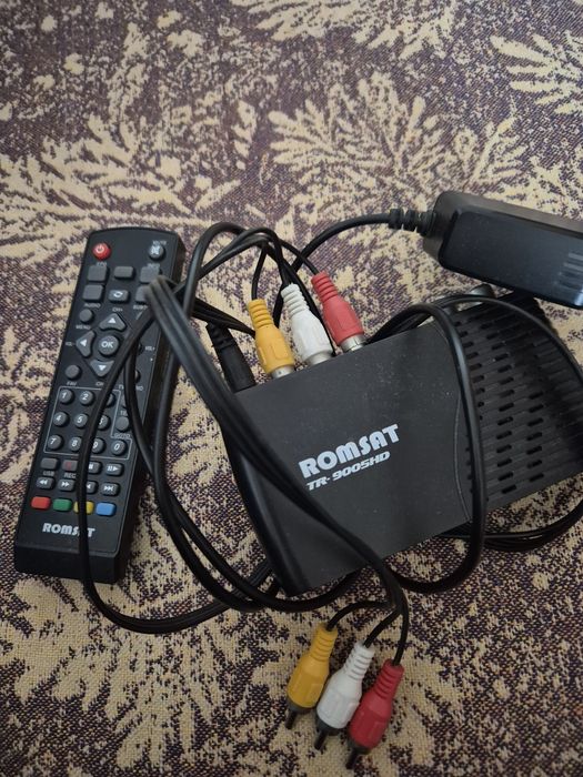 цифровий ефірний приймач ресивер  (Т2-тюнер) Romsat TR- 9005HD.
Нова