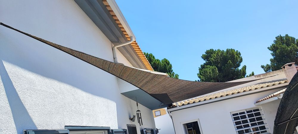 Toldo triangular  (Vela de sombra) castanho 4.80m x 4.80m x 6.80m