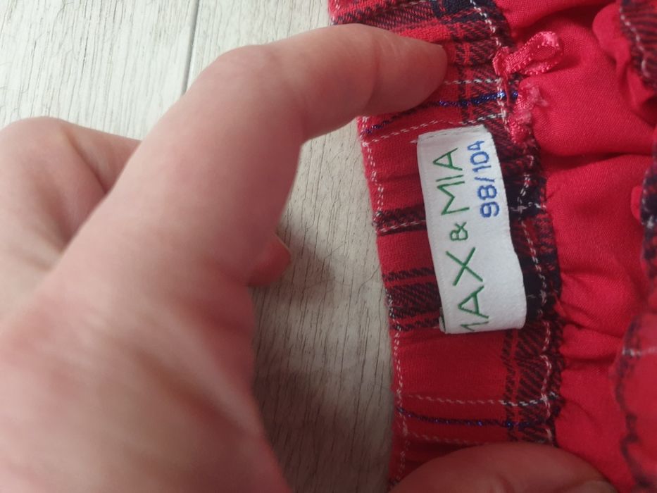 Czerwona spódniczka