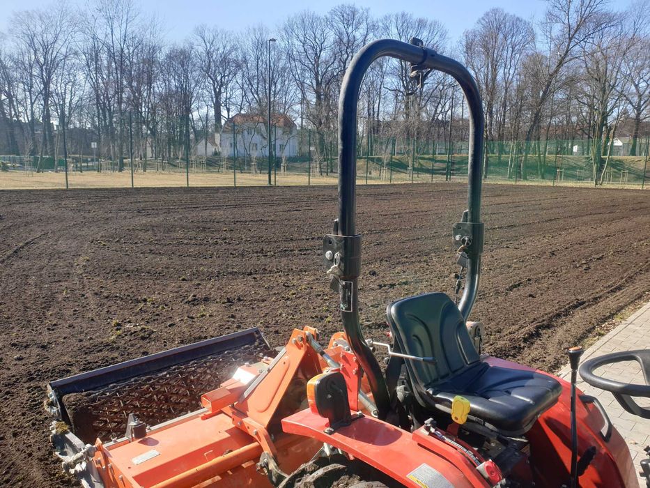 Prace ziemne minikoparka z wiertnicą i młotem | Koparko-ładowarka