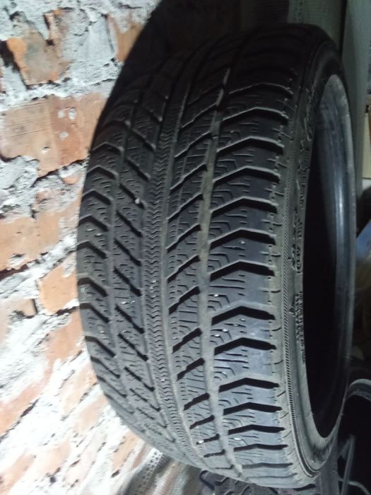 Продам шины 2 зимние и 4летние 235/55R17летние и225/45R17 зимние