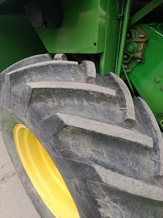 Комбайн John Deere 1042