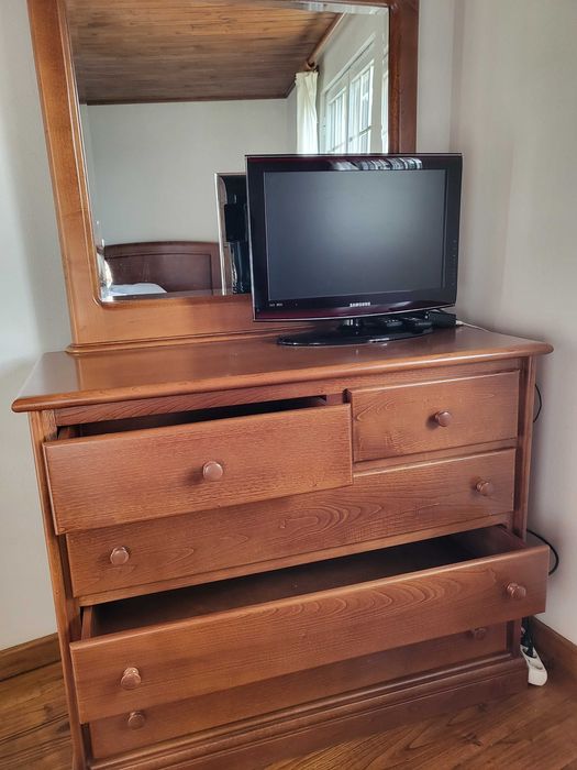 Cómoda com espelho cerejeira