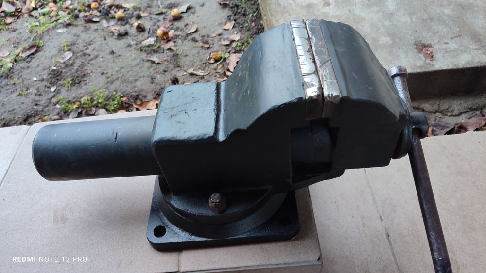 Тиски слесарные поворотные  125 мм в отличном состоянии,