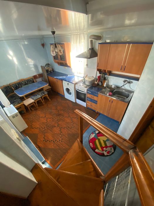 ПРОДАМ будинок з РЕМОНТОМ, додатково є ще два будинки на території.