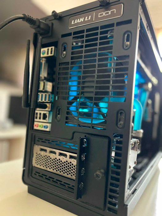 PC Gamer Ryzen 5 5600 + RX 5700XT — watercooling custom, caixa Lian Li Dan (ITX)