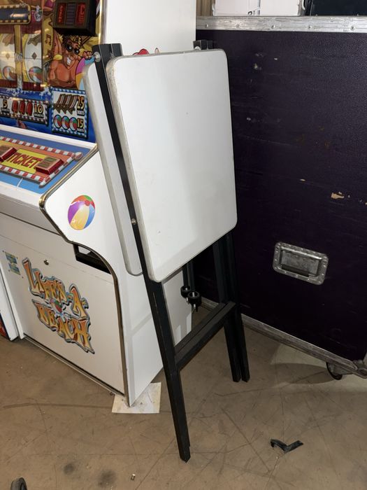 Suporte metálico com rodas para retroprojetor (OHP)