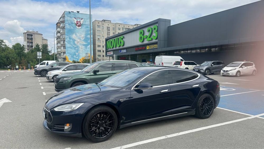 Tesla Model S 2013 85квт Тесла