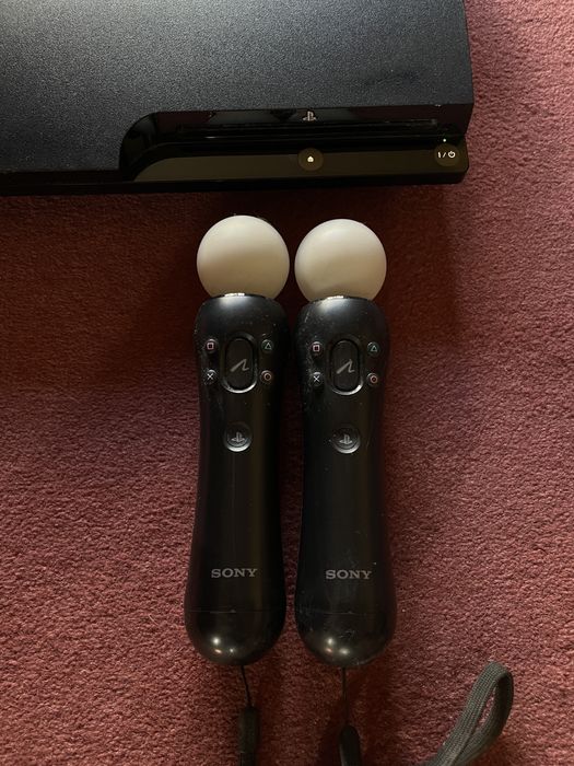 Vendo PS3 Slim + comandos + jogos