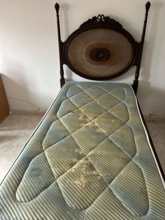 Cama de solteiro com colchao