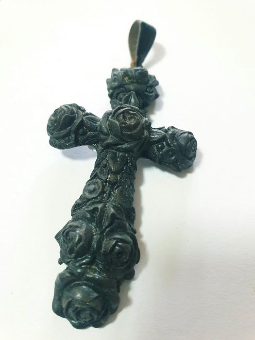 Raro antigo pendente crucifixo de luto em gutta percha  do Sec XIX
