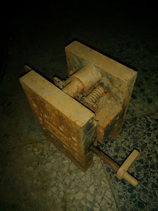 Cunho de cortante aço. Duas unidades.