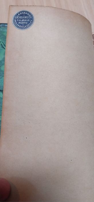 Livro antigo "Os melhores contos portugueses "