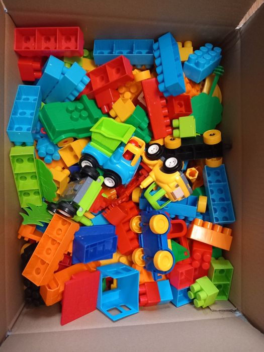 Duży karton klocki autka dwa zestawy