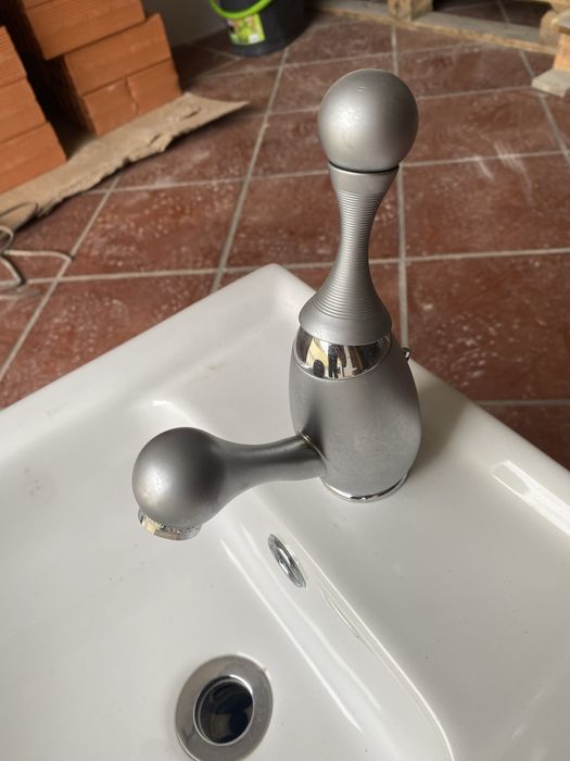 Bidé com torneira