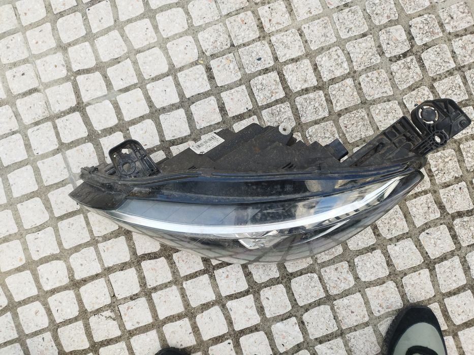 Óticas originais Peugeot.  208   508.  308 vário material.