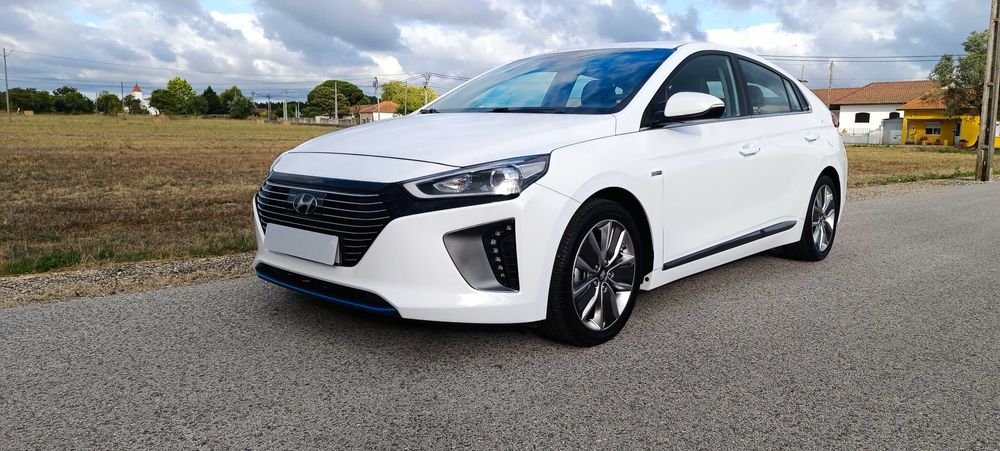 Hyundai IONIQ 1.6 GDI Hybrid  TECH (HEV) de 141 cv- COMO NOVO