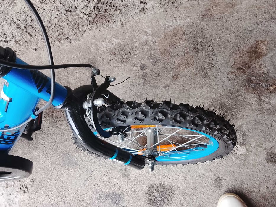 Bicicleta de criança, sapatilhas de criança