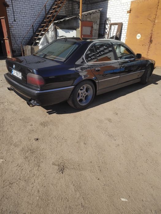 продам авто BMW 7