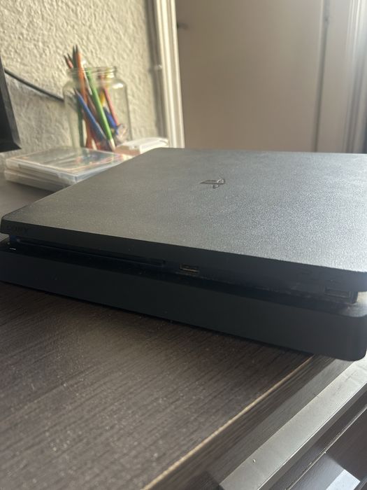 PS4 com 4 jogos e 2 Comandos