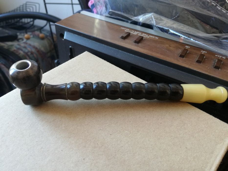 Cachimbo dos anos 70, em madrepérola, feito à mão, com 15 cm