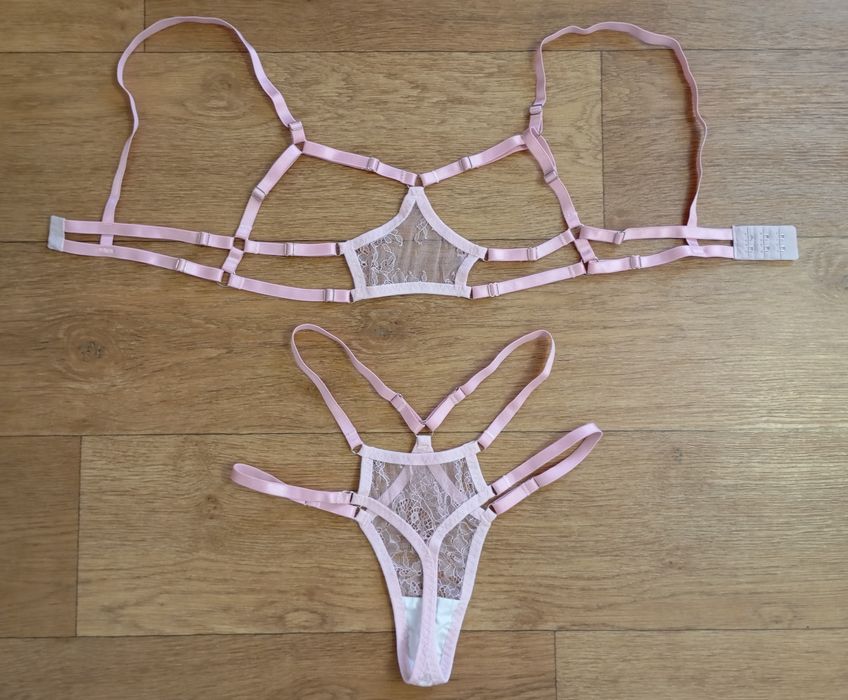 Женское эротическое белье. Размер регулируется.