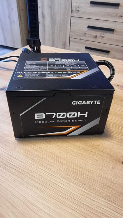Zasilacz Gigabyte B700H 700W