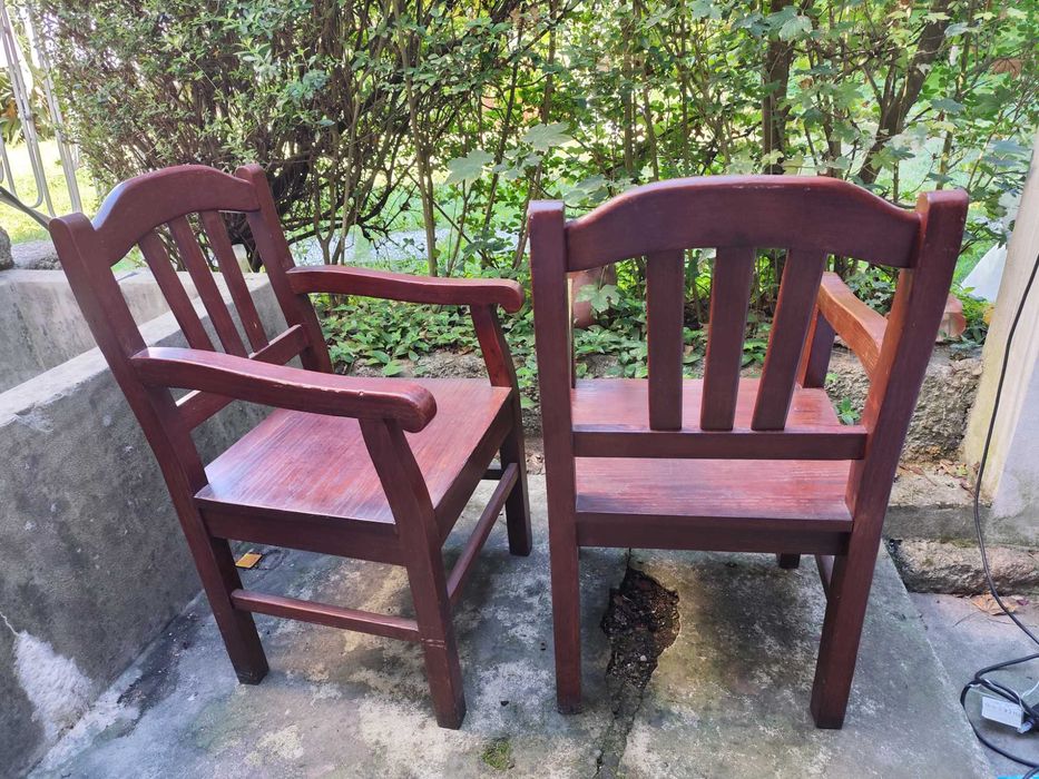 Lote de 4 cadeiras madeira robusta