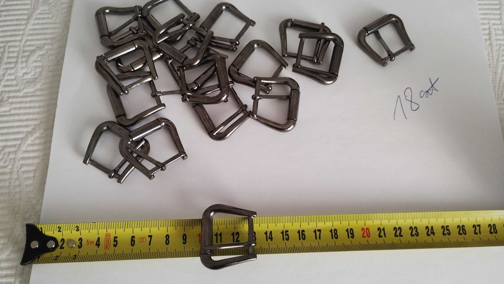 Klamerki do pasków , sprzączki metalowe , rękodzieło. 18 sztuk