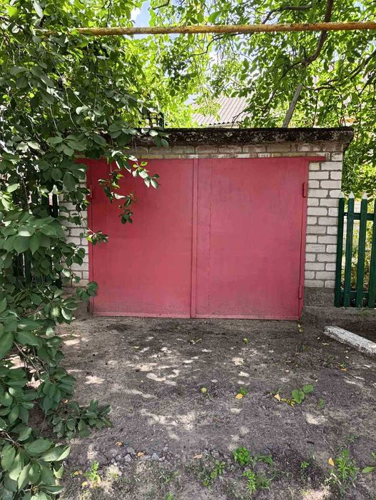 Продається половина будинку в районі ЦРБ по вул. Нова.