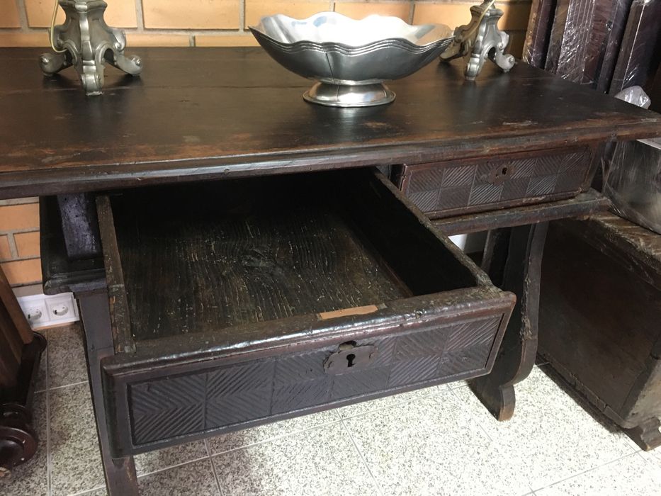 Mesa Cómoda Antiga em Madeira com 2 gavetas