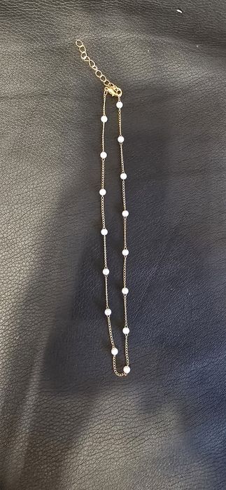 Łańcuszek typu choker z perełkami