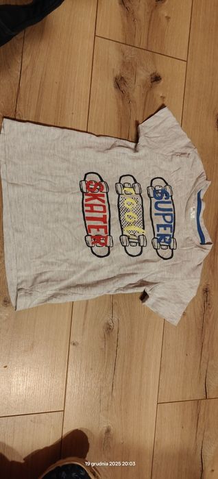 Szary chłopięcy t-shirt 104 Pepco