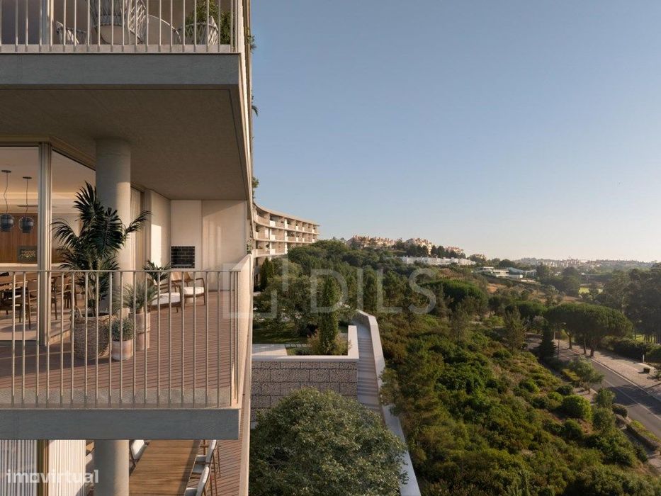 Apartamento T4 com varanda no Belas Clube de Campo
