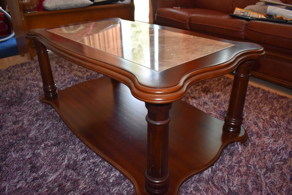 Mesa de centro em madeira e mármore