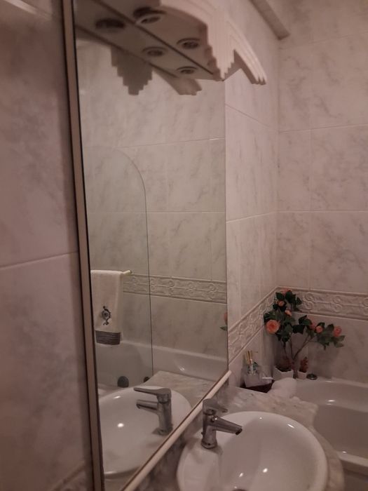 Móvel  e lavatório Roca de casa de banho