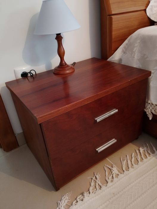 Cama de casal (madeira maciça)
