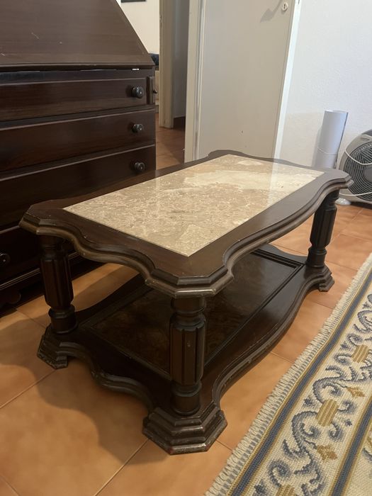 Vende-se Mesa com Tampo em Mármore