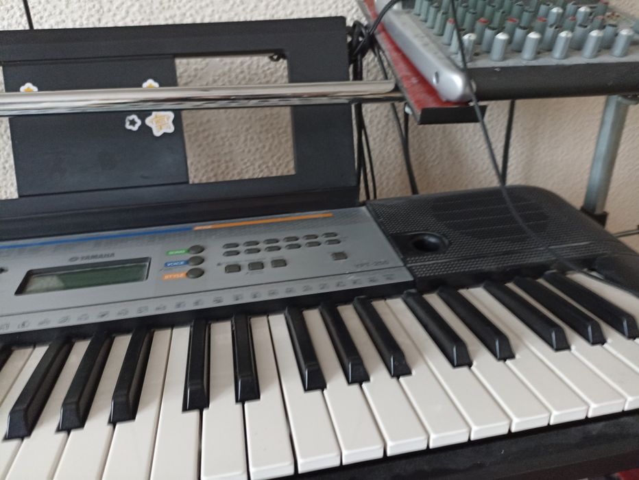 Keyboard Yamaha YPT-255