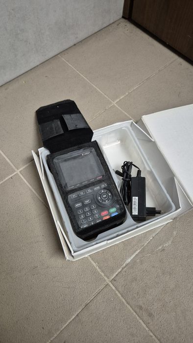 Miernik satelitarny WS-6916 R10821 z ekranem i wbudowanym  tunerem