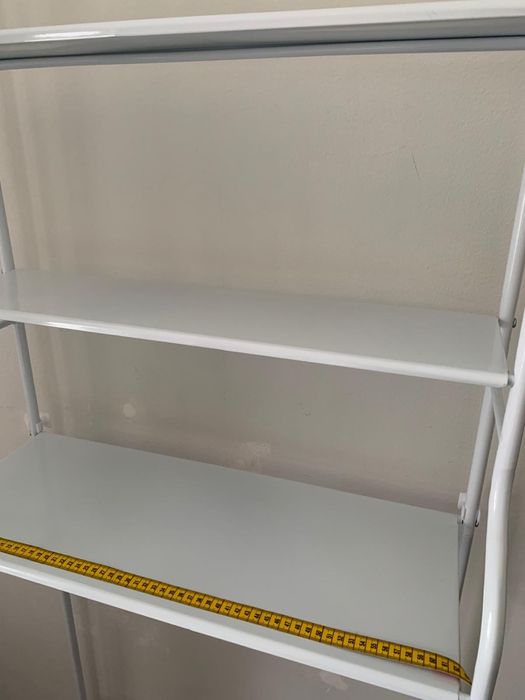 Rack que foi secretária muito útil. Estante como nova.