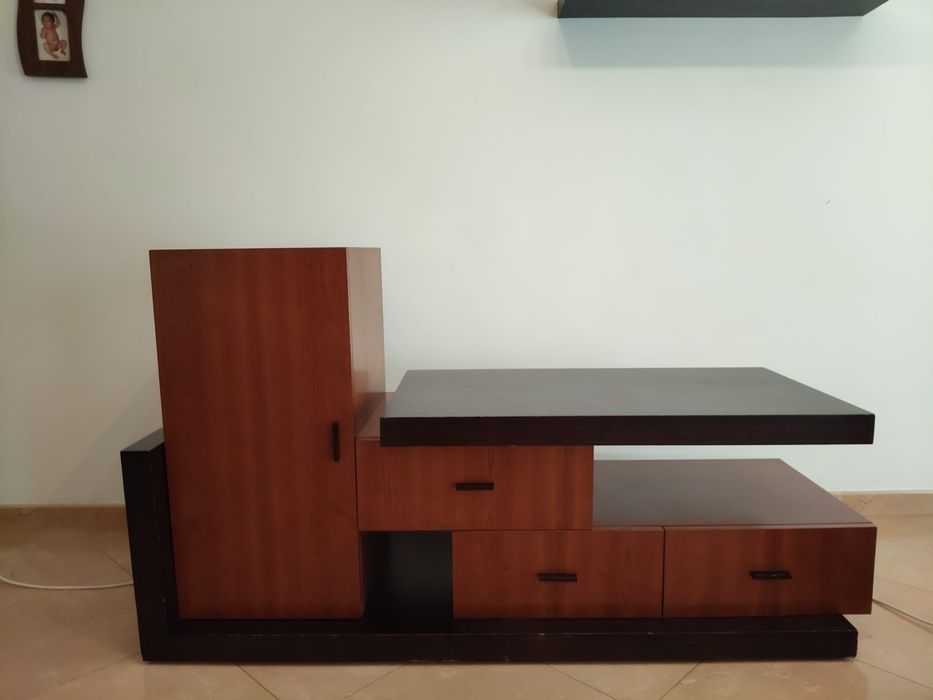 Conjunto de dois aparadores e um movel de tv em wengue