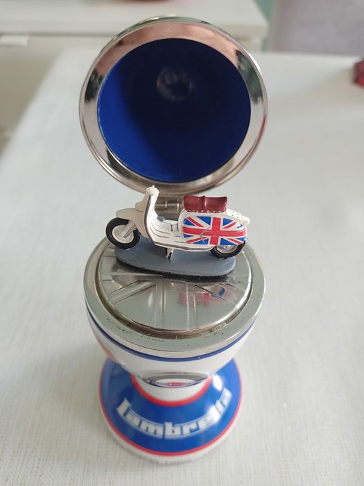 Kolekcjonerskie jajko muzyczne Lambretta SX200