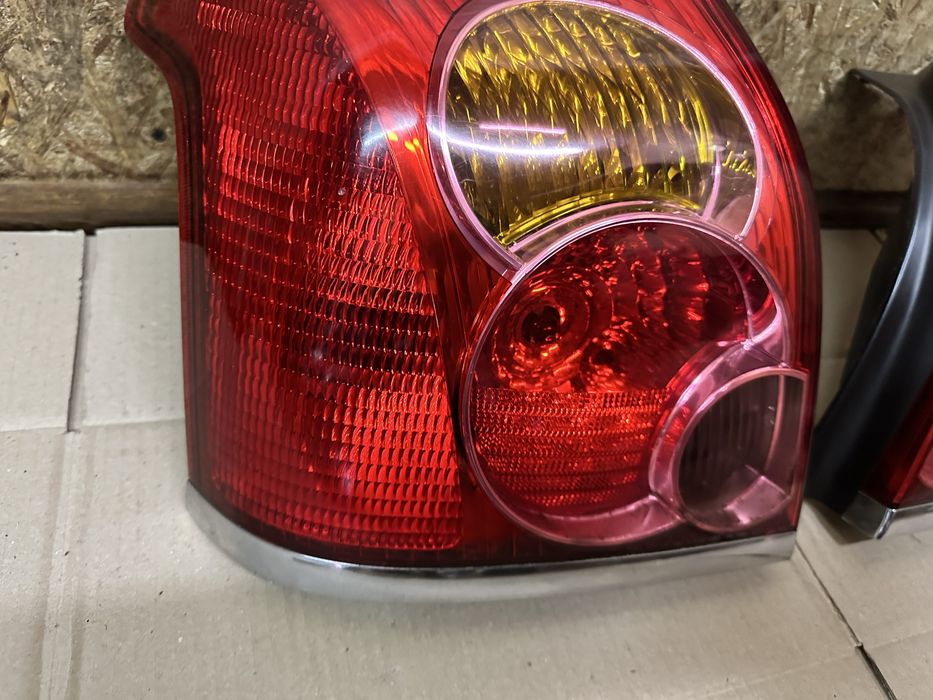 Задні фари стопи ліхтарі