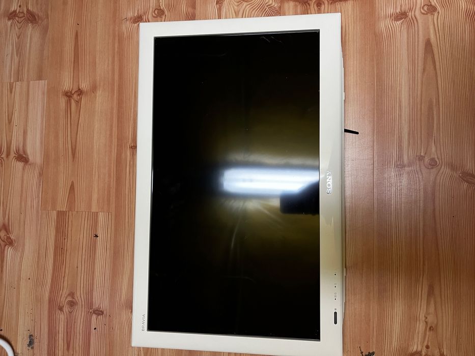 Sprzedam telewizor marki Sony 26 cali - biała obudowa