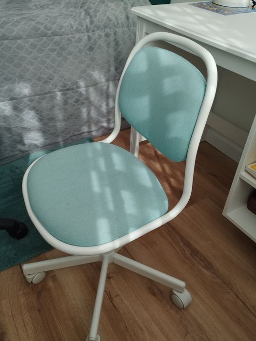 Secretária e cadeira ikea