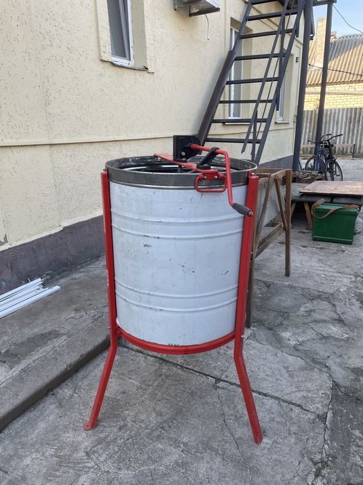 Медогонка на 4 рамки + столик для обробки в подарунок!