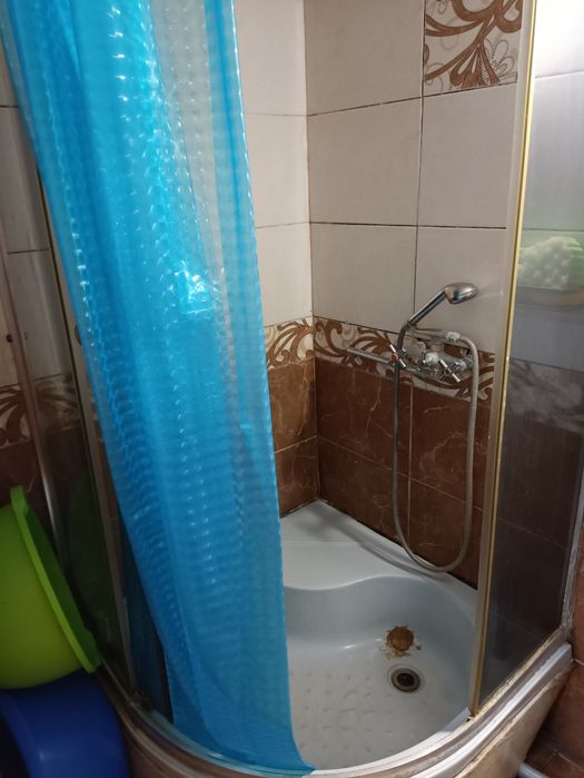 Здам пів будинка в районі лікарні